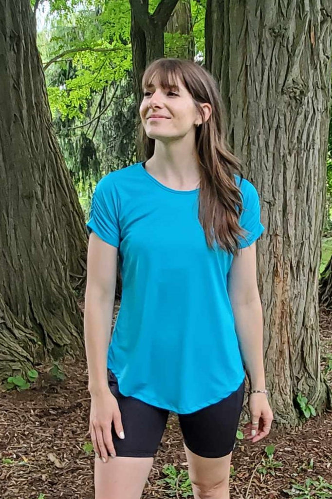 Short sleeve technical fabric tee with crew neck, ruched sleeve detail, blue colour